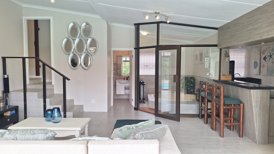 6 Bedroom Property for Sale in Gonubie Eastern Cape